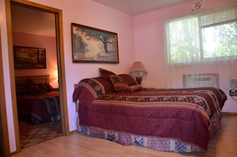 Deer Trail Motel Wisconsin Dells Bagian luar foto