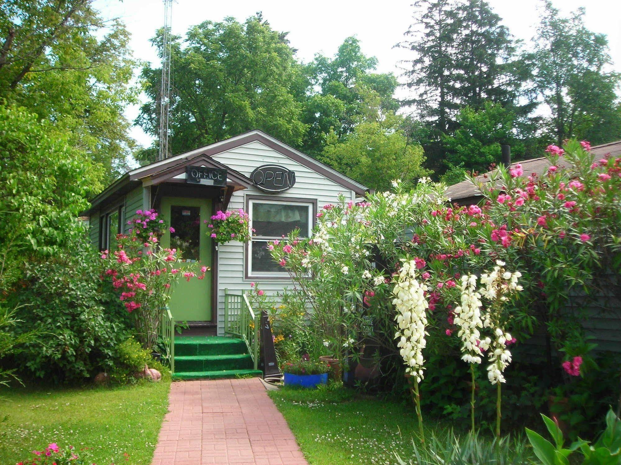 Deer Trail Motel Wisconsin Dells Bagian luar foto