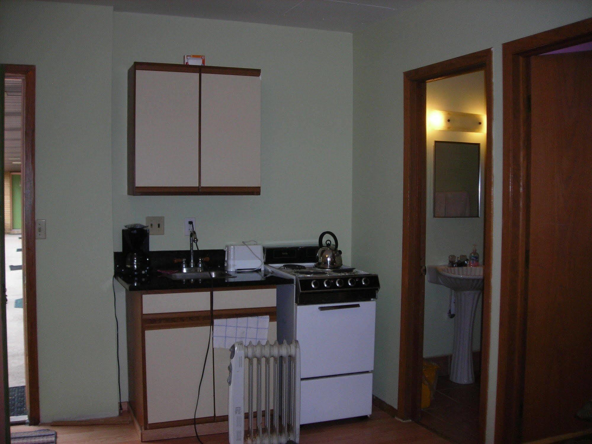 Deer Trail Motel Wisconsin Dells Bagian luar foto