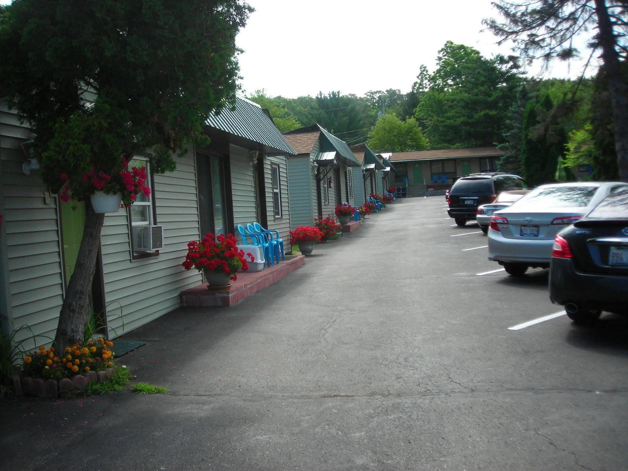 Deer Trail Motel Wisconsin Dells Bagian luar foto